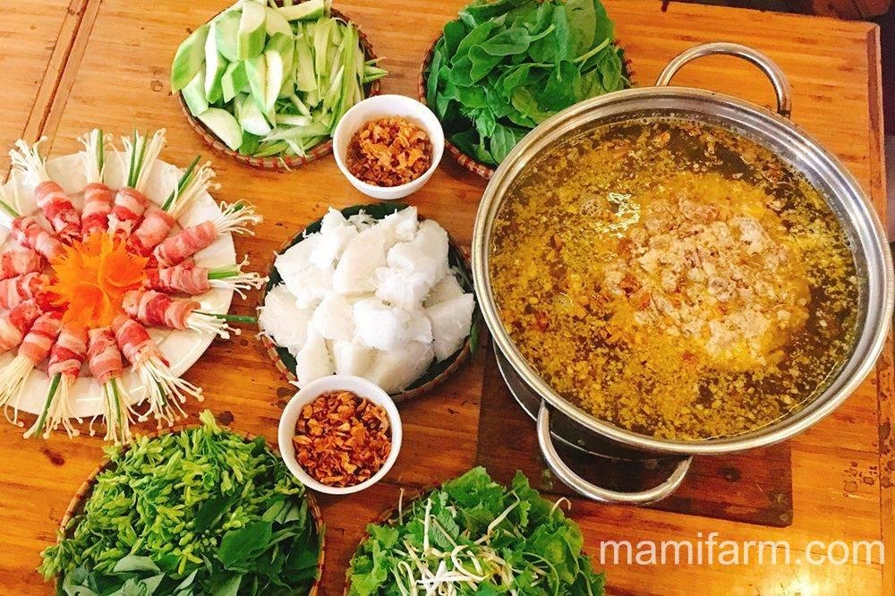 Lẩu cua với rau sống xanh ngon miệng