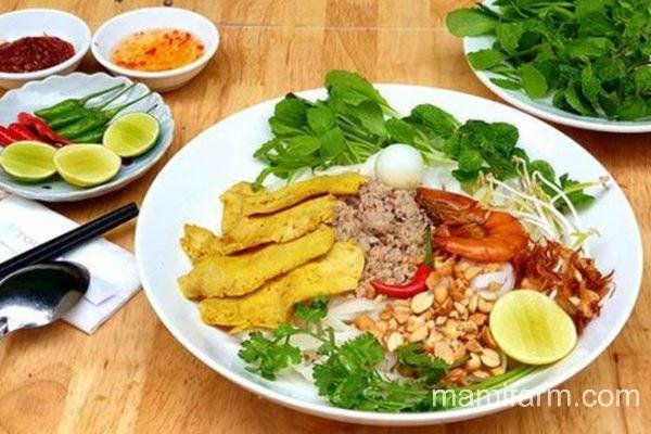 Trộn mì quảng với nhân